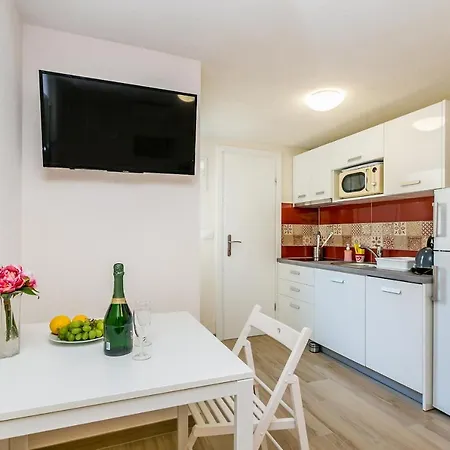 Hana Apartman Omišalj