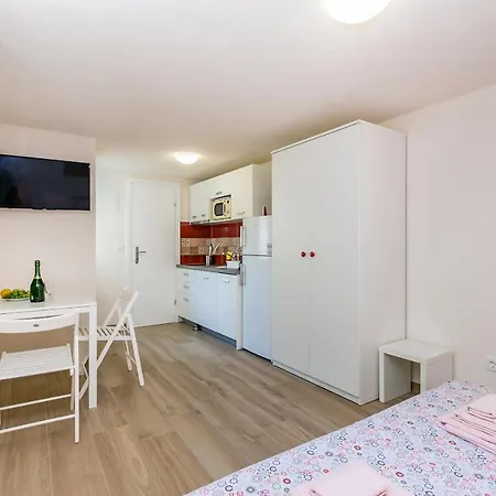Apartman Hana *