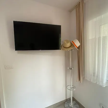 Hana *